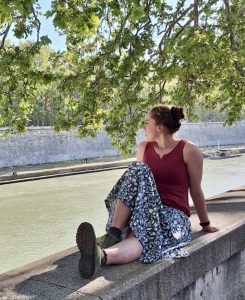 Profile picture of Bethany, the blogger behind Living to Learn